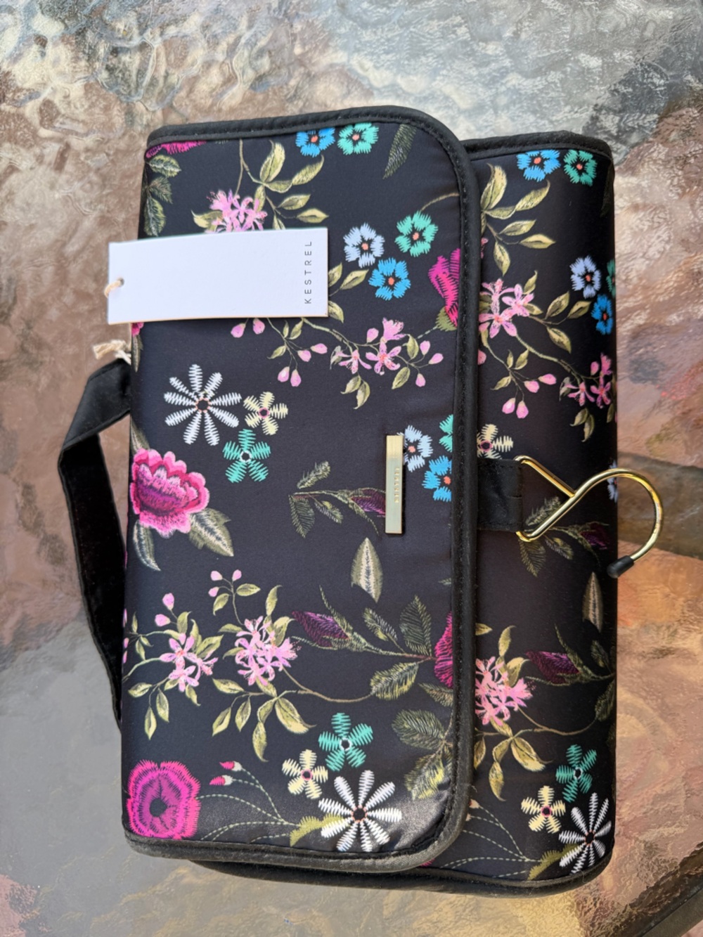 Kestrel Hanging Toiletry Travel Bag